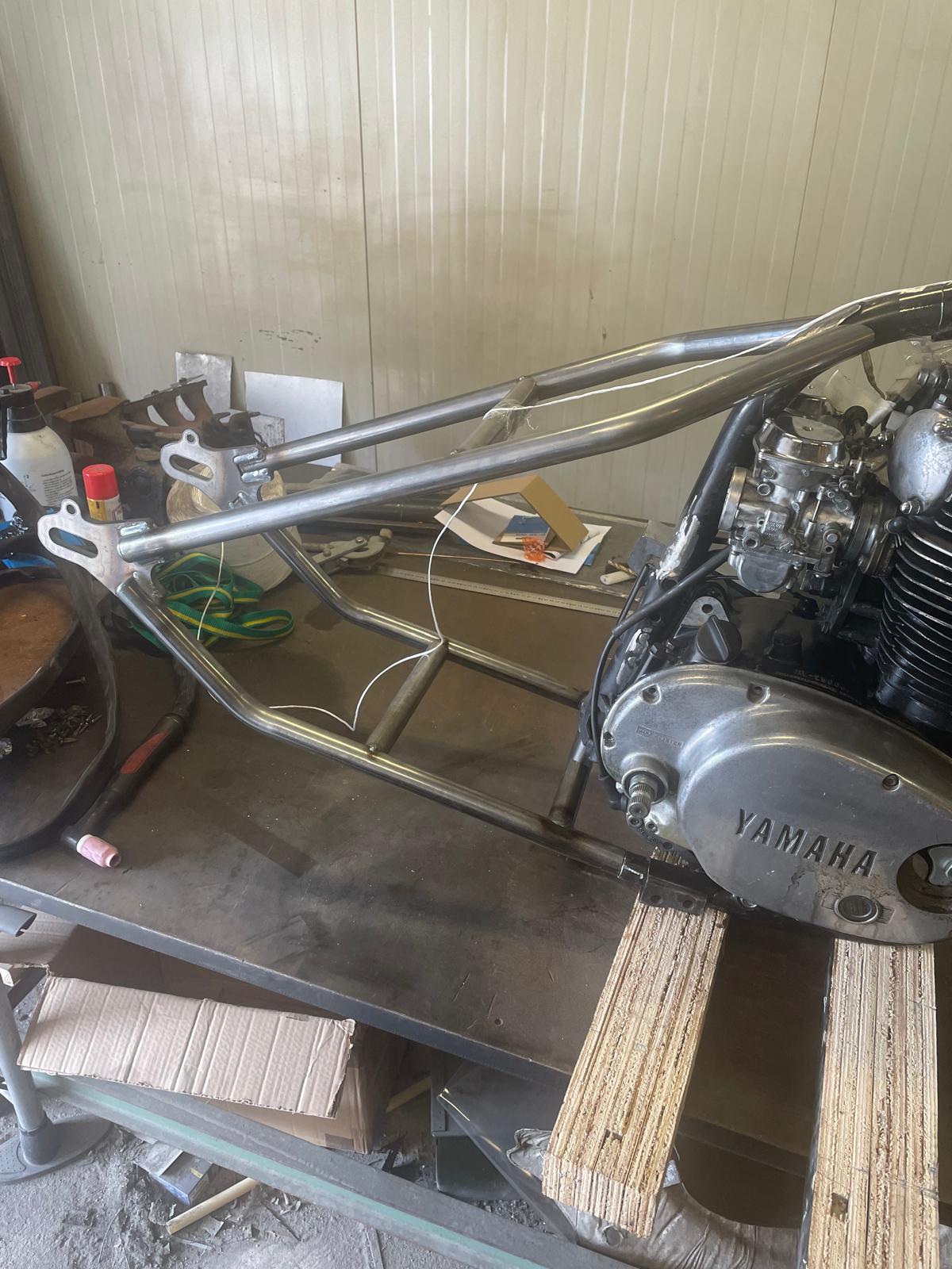 Gecertificeerde lasser voert professioneel werk uit in Doesburg.