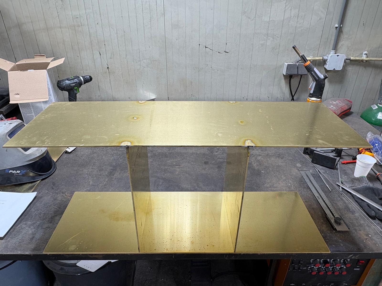 Lasexpert in de Achterhoek aan het werk aan een complexe lasconstructie.